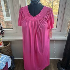 NWT Vintage Shadow Line Pink Embroidered Women's Nightgown and Robe Set